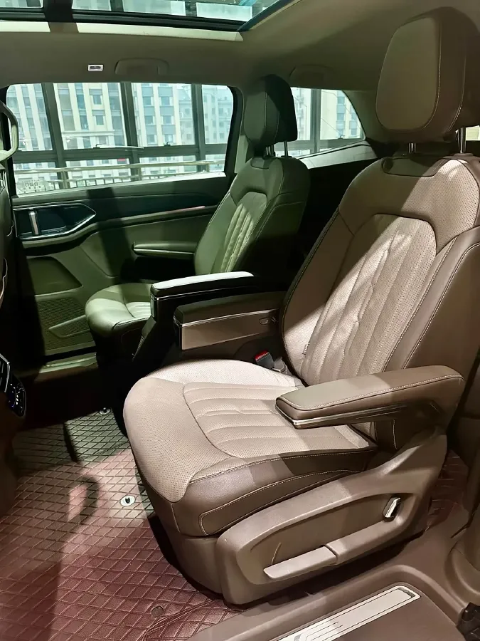 2022 Volkswagen Viloran 2.0T 220HP L4 7DCT,autocango,china used car exporter,china ev exporter,chinese used car exporter,chinese used ev exporter