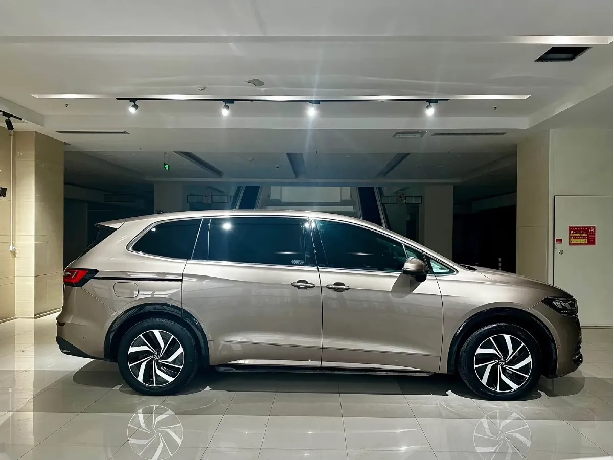 2022 Volkswagen Viloran 2.0T 220HP L4 7DCT,autocango,china used car exporter,china ev exporter,chinese used car exporter,chinese used ev exporter