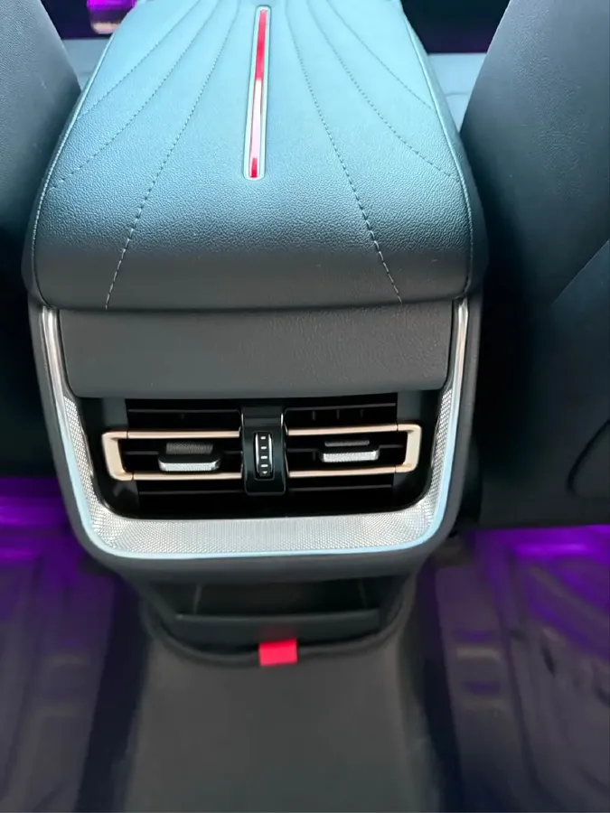 2023 HongQi H6 2.0T 252HP L4 8AT,autocango,china used car exporter,china ev exporter,chinese used car exporter,chinese used ev exporter