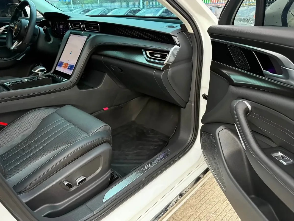 2023 HongQi H6 2.0T 252HP L4 8AT,autocango,china used car exporter,china ev exporter,chinese used car exporter,chinese used ev exporter