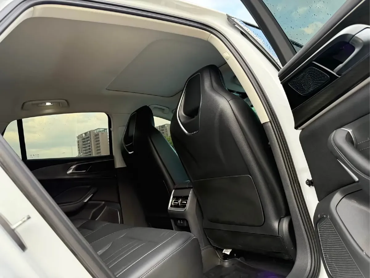 2023 HongQi H6 2.0T 252HP L4 8AT,autocango,china used car exporter,china ev exporter,chinese used car exporter,chinese used ev exporter