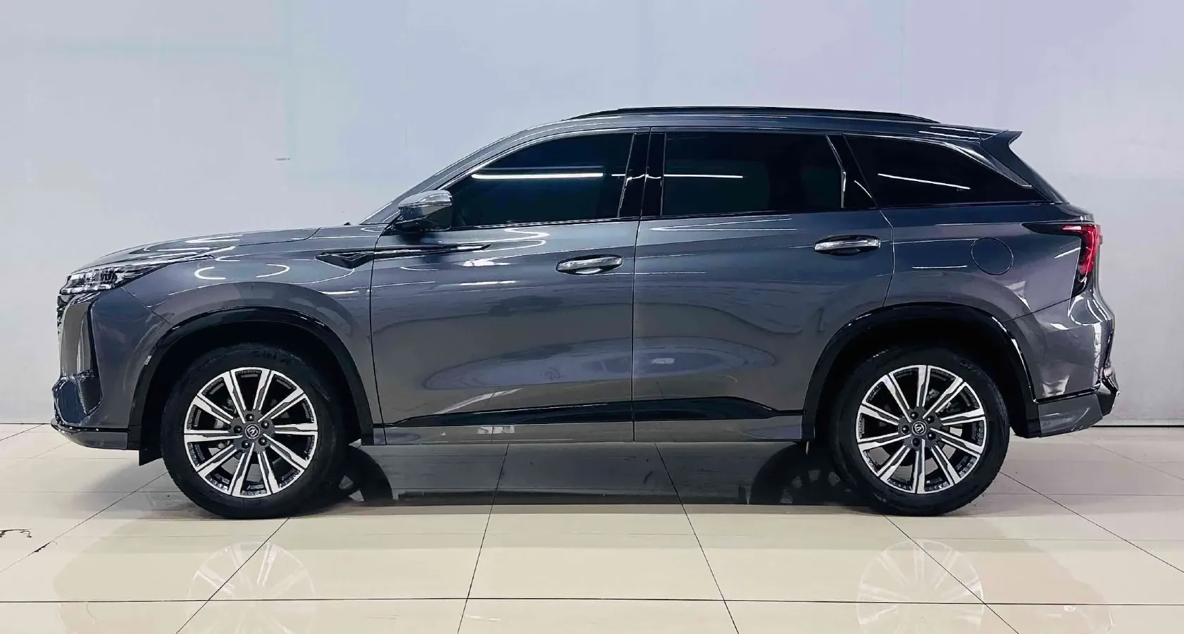 2023 ChangAn CS75 Plus 2.0T 233HP L4 8AT,autocango,china used car exporter,china ev exporter,chinese used car exporter,chinese used ev exporter