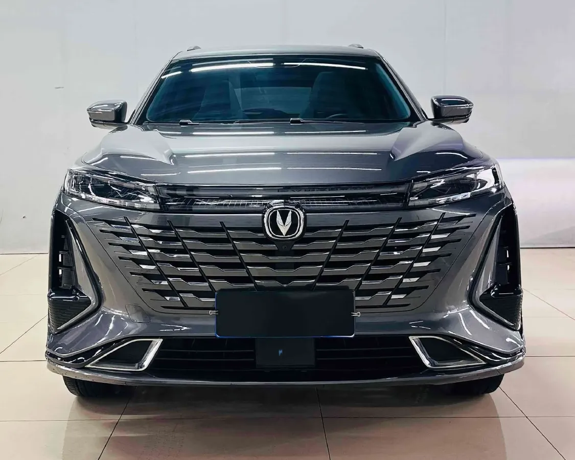 2023 ChangAn CS75 Plus 2.0T 233HP L4 8AT,autocango,china used car exporter,china ev exporter,chinese used car exporter,chinese used ev exporter