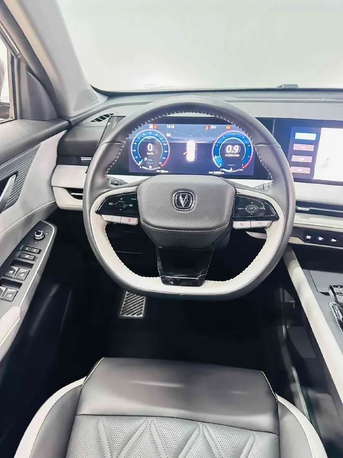 2023 ChangAn CS75 Plus 2.0T 233HP L4 8AT,autocango,china used car exporter,china ev exporter,chinese used car exporter,chinese used ev exporter