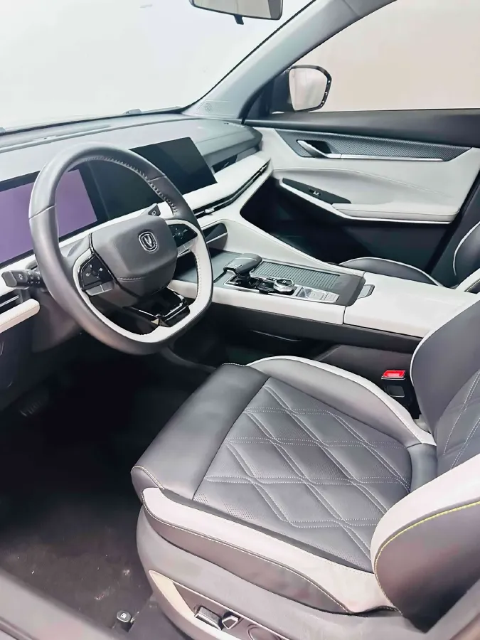 2023 ChangAn CS75 Plus 2.0T 233HP L4 8AT,autocango,china used car exporter,china ev exporter,chinese used car exporter,chinese used ev exporter