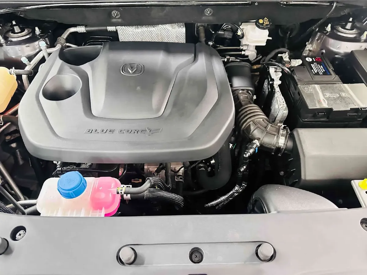 2023 ChangAn CS75 Plus 2.0T 233HP L4 8AT,autocango,china used car exporter,china ev exporter,chinese used car exporter,chinese used ev exporter