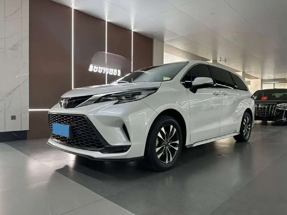 2023 Toyota Granvia 2.5L 189HP L4 E-CVT Hybrid