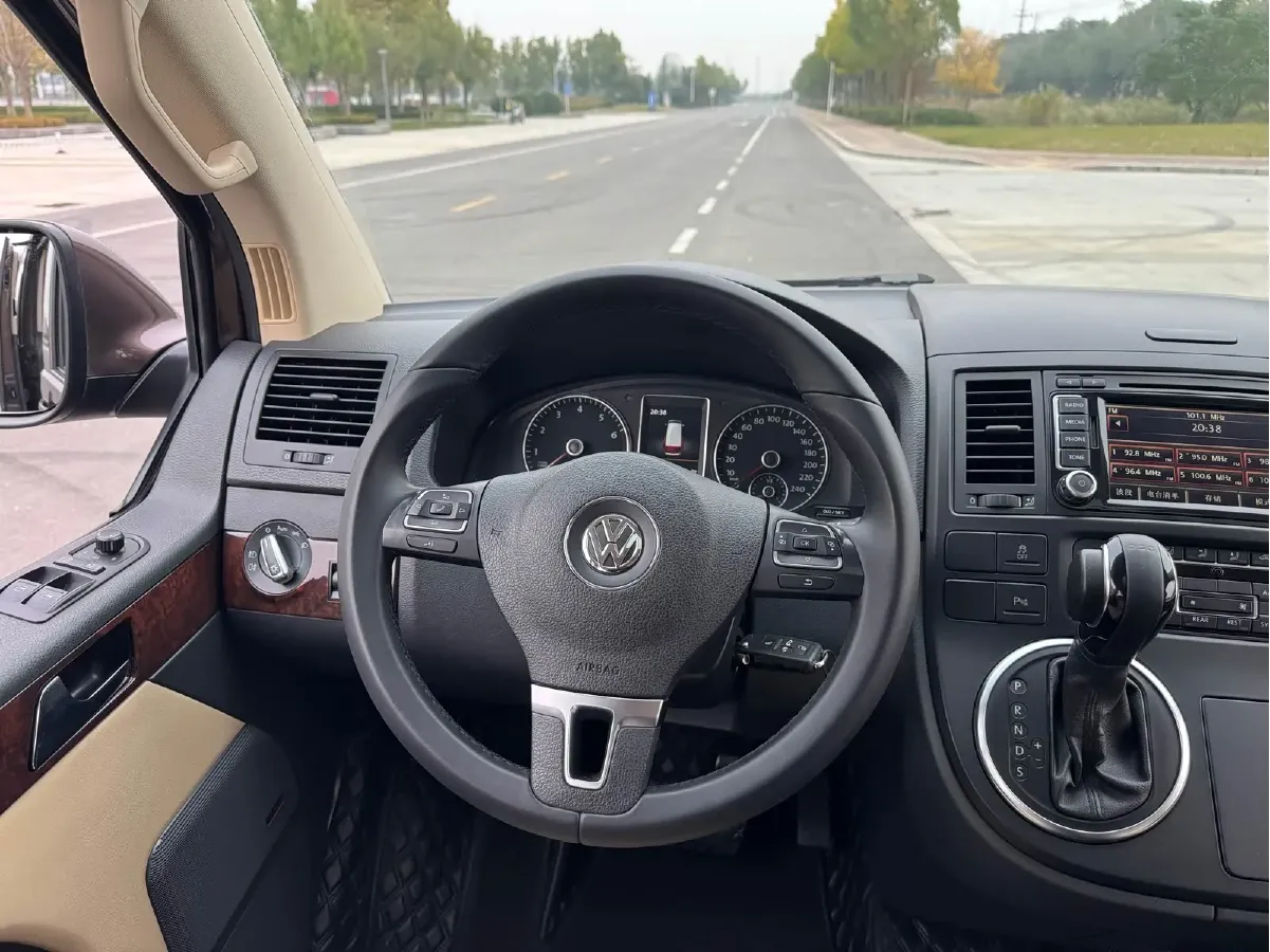 2014 Volkswagen Multivan 2.0T 204HP L4 7DCT,autocango,china used car exporter,china ev exporter,chinese used car exporter,chinese used ev exporter