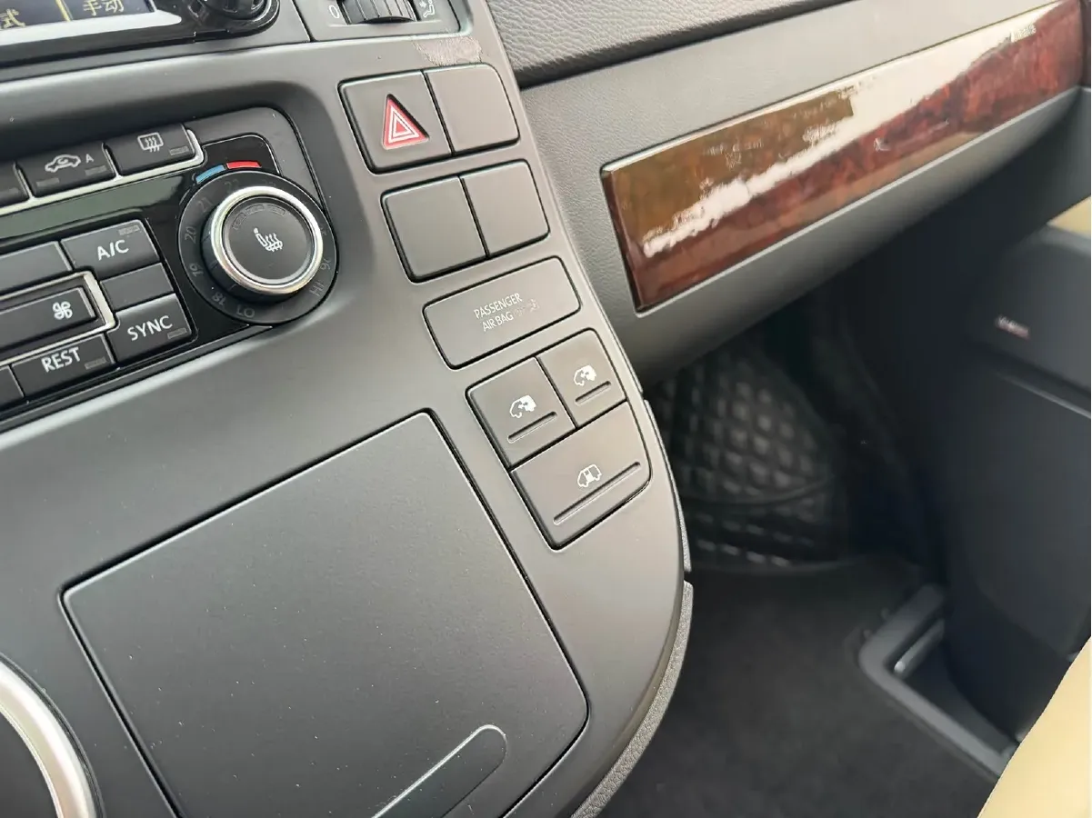 2014 Volkswagen Multivan 2.0T 204HP L4 7DCT,autocango,china used car exporter,china ev exporter,chinese used car exporter,chinese used ev exporter