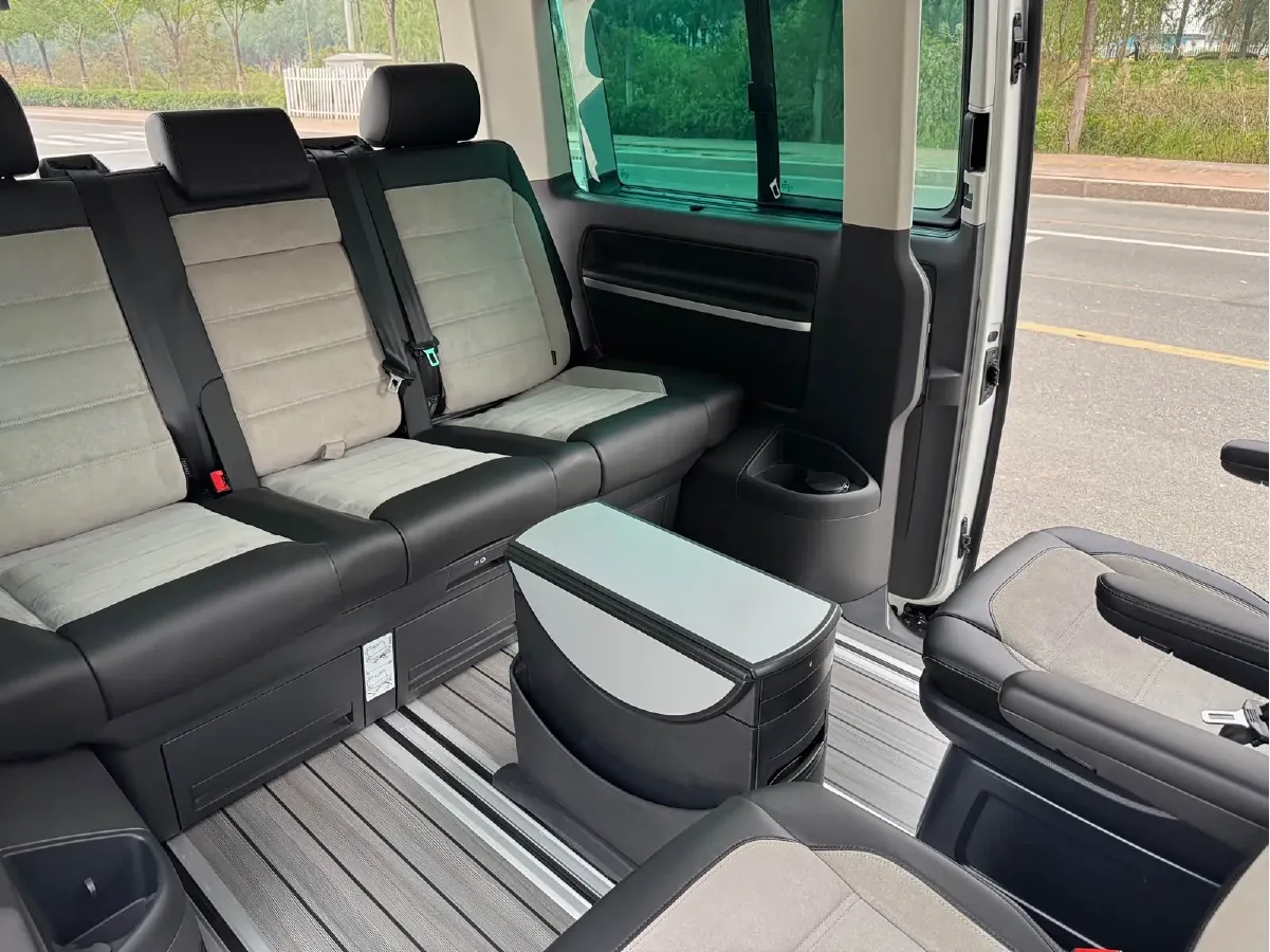 2018 Volkswagen Multivan 2.0T 204HP L4 7DCT,autocango,china used car exporter,china ev exporter,chinese used car exporter,chinese used ev exporter