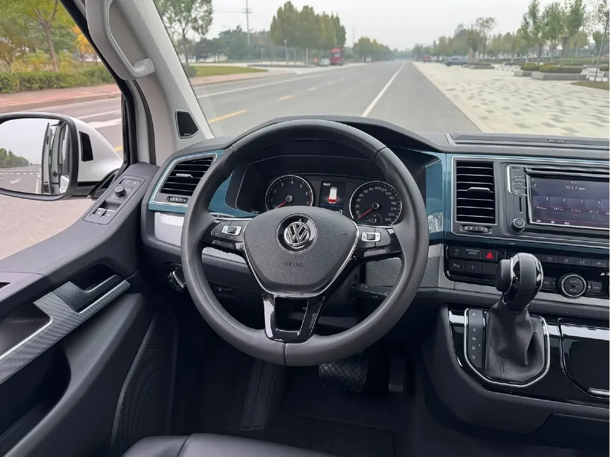 2018 Volkswagen Multivan 2.0T 204HP L4 7DCT,autocango,china used car exporter,china ev exporter,chinese used car exporter,chinese used ev exporter