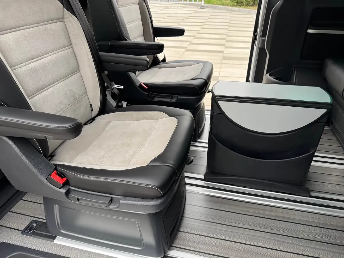 2018 Volkswagen Multivan 2.0T 204HP L4 7DCT,autocango,china used car exporter,china ev exporter,chinese used car exporter,chinese used ev exporter