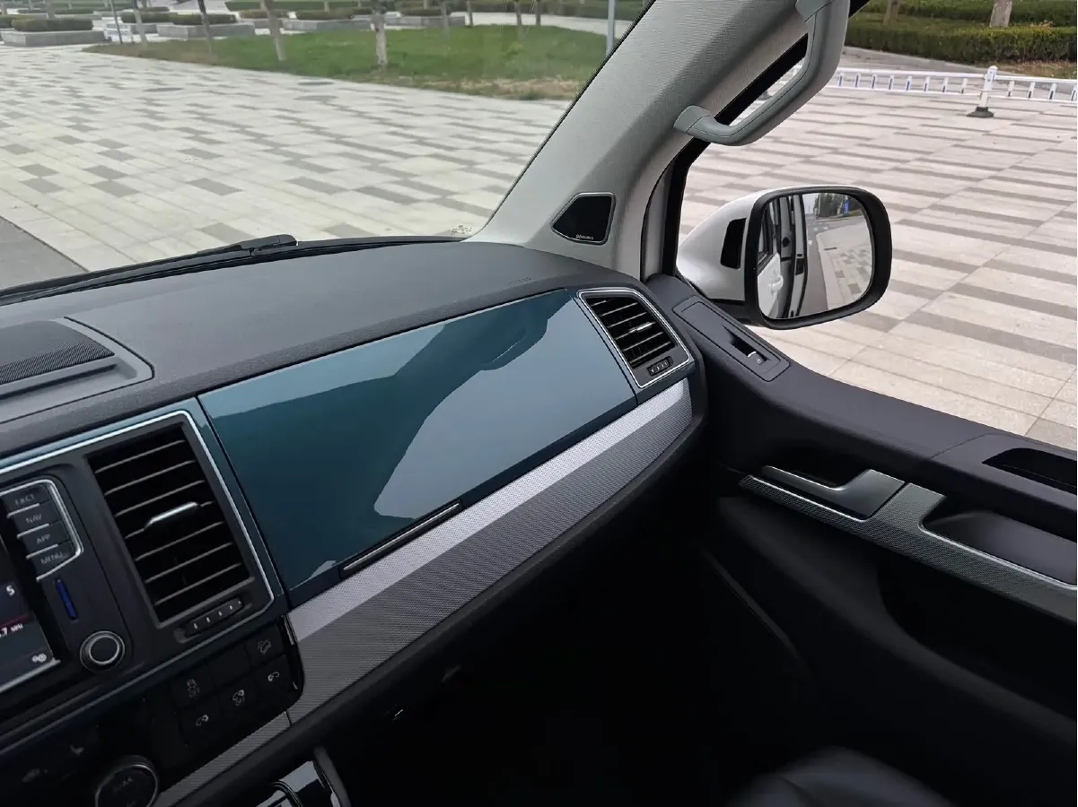 2018 Volkswagen Multivan 2.0T 204HP L4 7DCT,autocango,china used car exporter,china ev exporter,chinese used car exporter,chinese used ev exporter