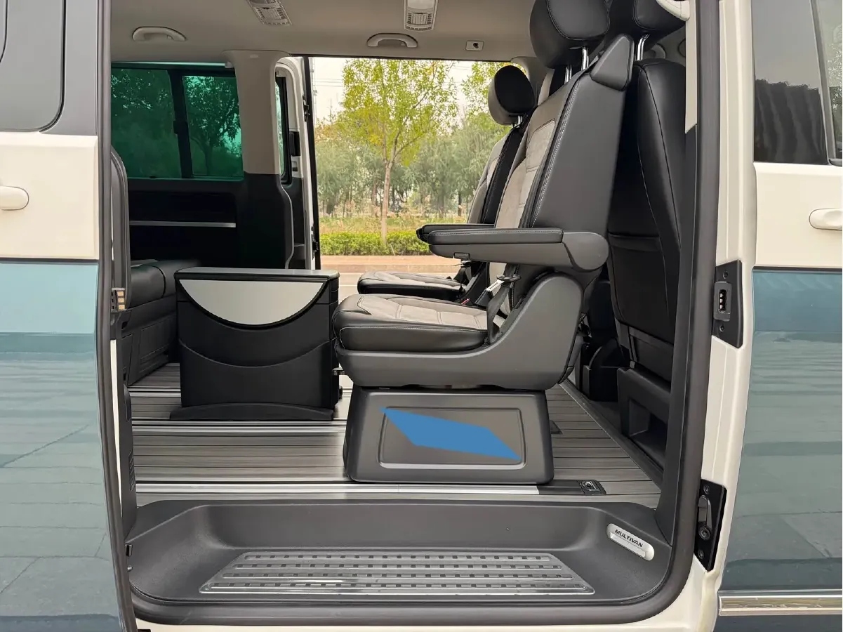 2018 Volkswagen Multivan 2.0T 204HP L4 7DCT,autocango,china used car exporter,china ev exporter,chinese used car exporter,chinese used ev exporter