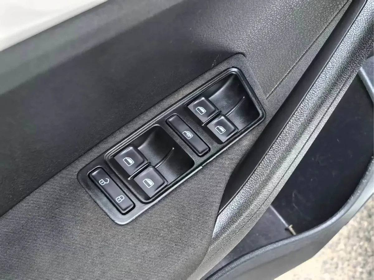 2013 Volkswagen Jetta 1.6L 110HP L4 6AT,autocango,china used car exporter,china ev exporter,chinese used car exporter,chinese used ev exporter