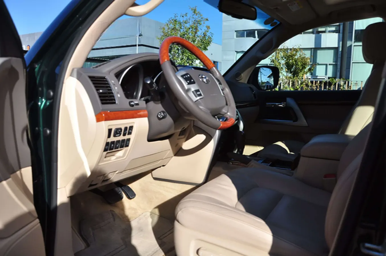 2012 Toyota Land Cruiser 4.6L 310HP V8 6AT,autocango,china used car exporter,china ev exporter,chinese used car exporter,chinese used ev exporter