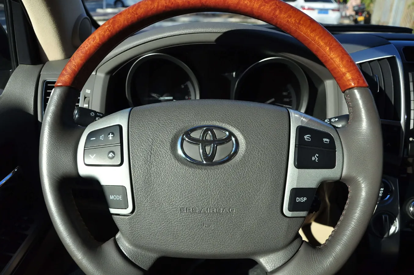 2012 Toyota Land Cruiser 4.6L 310HP V8 6AT,autocango,china used car exporter,china ev exporter,chinese used car exporter,chinese used ev exporter