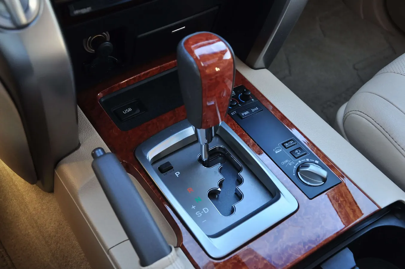 2012 Toyota Land Cruiser 4.6L 310HP V8 6AT,autocango,china used car exporter,china ev exporter,chinese used car exporter,chinese used ev exporter