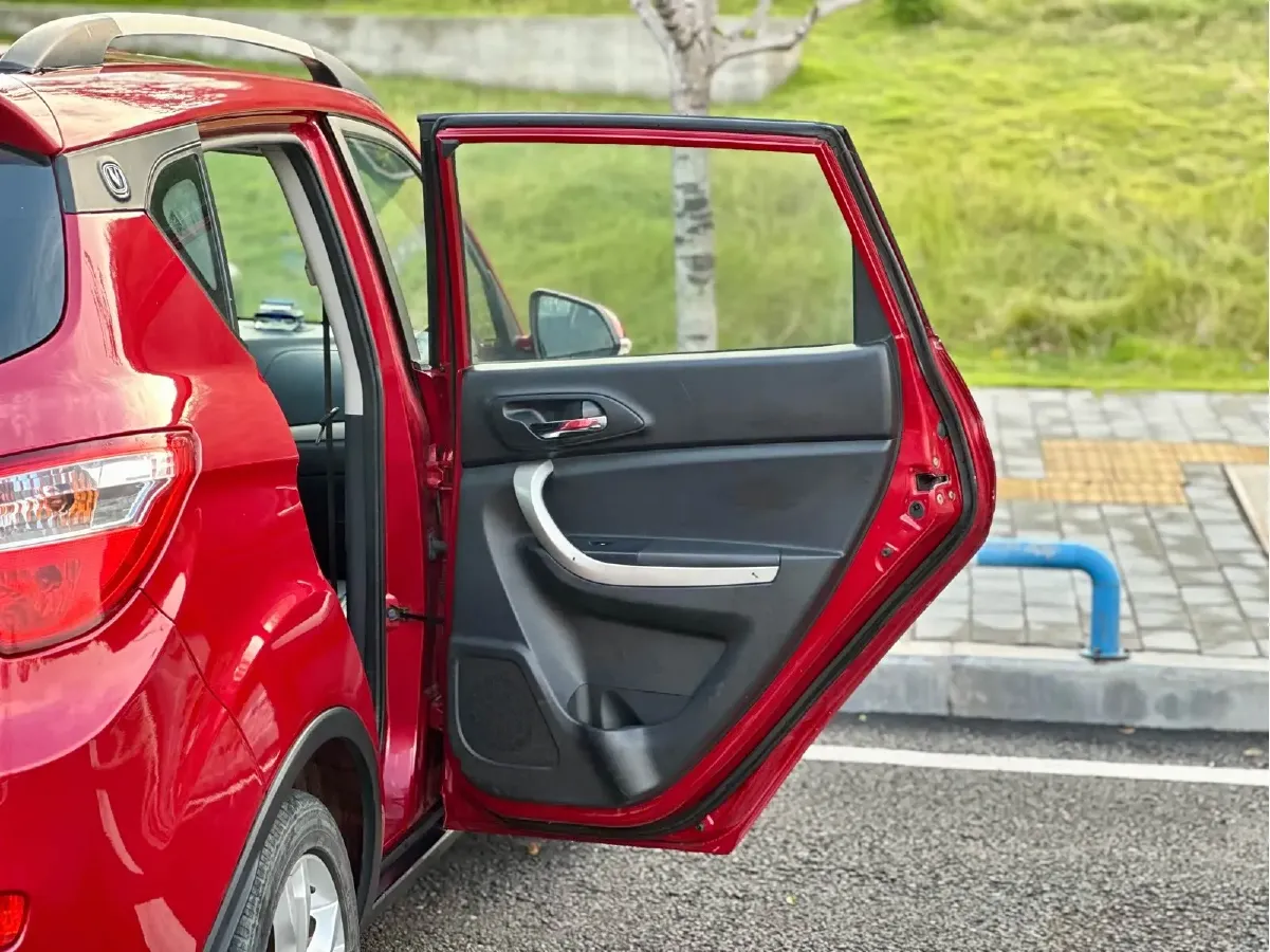 2015 ChangAn CS35 1.6L 125HP L4 5MT,autocango,china used car exporter,china ev exporter,chinese used car exporter,chinese used ev exporter