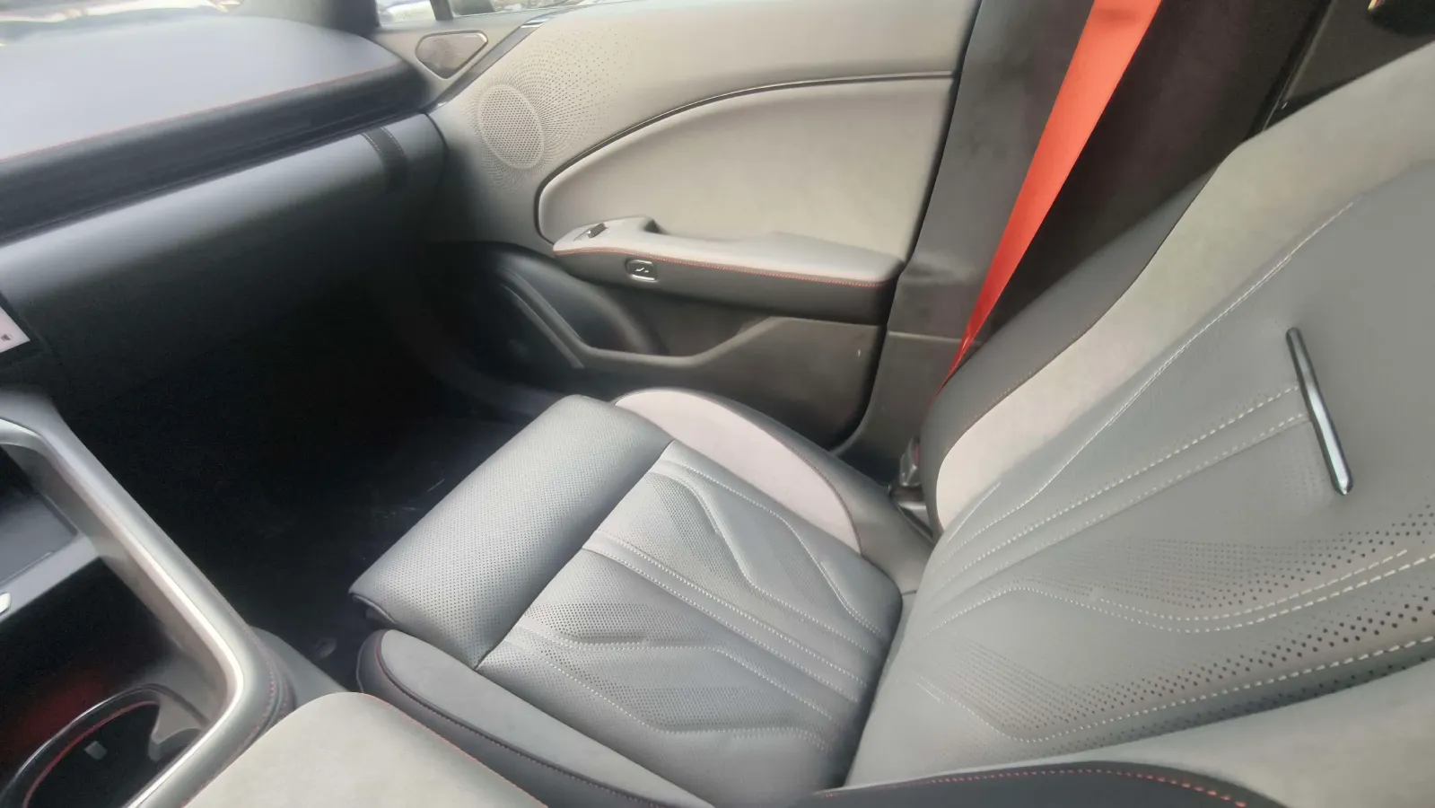 2025 Zeekr 007GT BEV 75KWH,autocango,china used car exporter,china ev exporter,chinese used car exporter,chinese used ev exporter