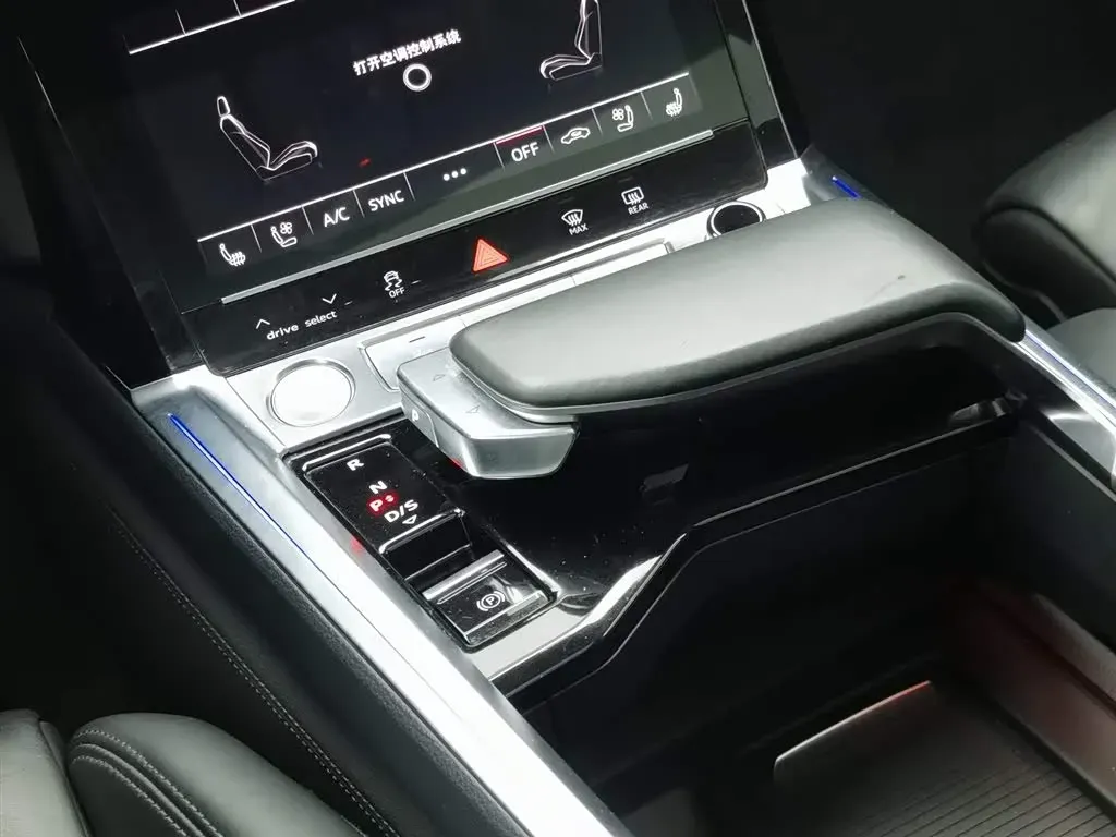 2019 Audi e-tron 2AT BEV 95KWH,autocango,china used car exporter,china ev exporter,chinese used car exporter,chinese used ev exporter