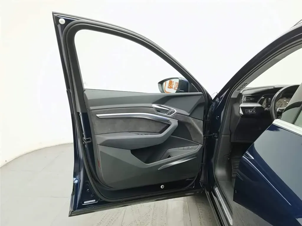 2019 Audi e-tron 2AT BEV 95KWH,autocango,china used car exporter,china ev exporter,chinese used car exporter,chinese used ev exporter