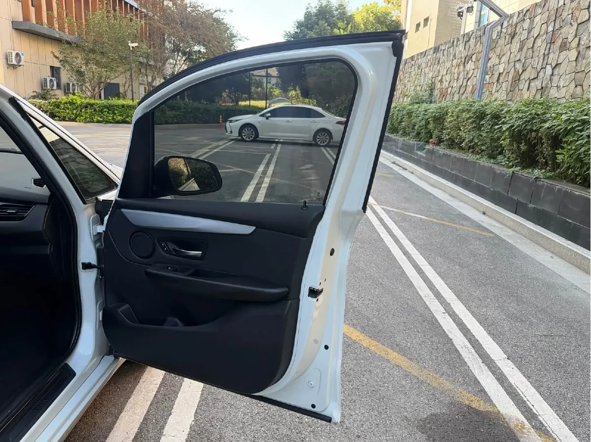 2016 BMW 2 Series Wagon 2.0T 192HP L4 8AT,autocango,china used car exporter,china ev exporter,chinese used car exporter,chinese used ev exporter