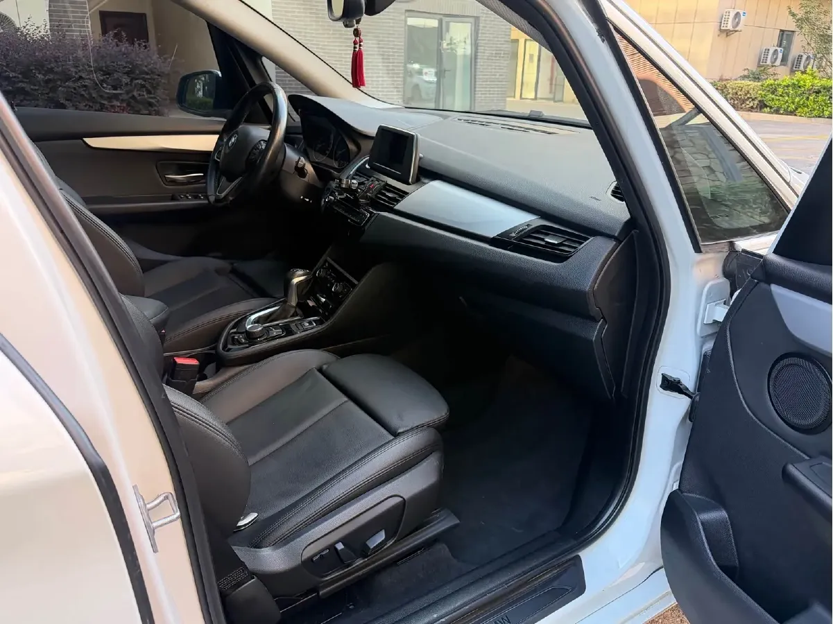 2016 BMW 2 Series Wagon 2.0T 192HP L4 8AT,autocango,china used car exporter,china ev exporter,chinese used car exporter,chinese used ev exporter