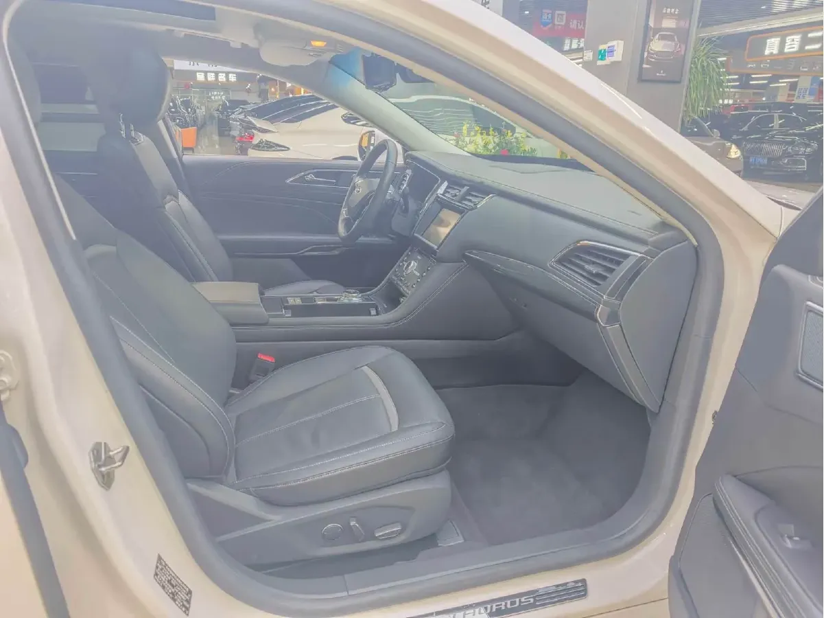 2015 Ford Taurus 2.0T 245HP L4 6AT,autocango,china used car exporter,china ev exporter,chinese used car exporter,chinese used ev exporter