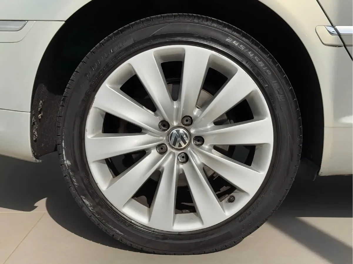 2011 Volkswagen Pheaton 4.2L 335HP V8 6AT,autocango,china used car exporter,china ev exporter,chinese used car exporter,chinese used ev exporter