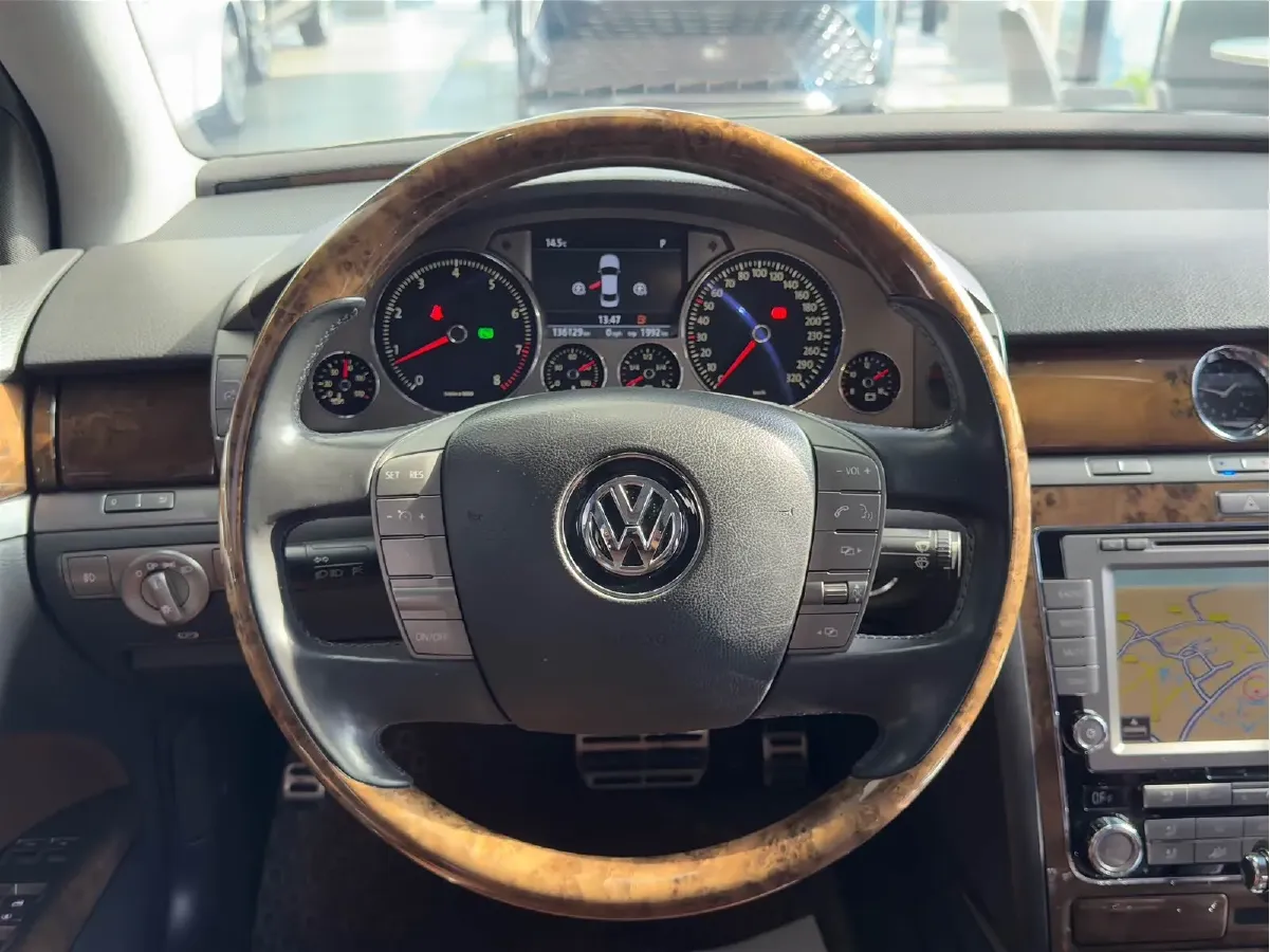 2011 Volkswagen Pheaton 4.2L 335HP V8 6AT,autocango,china used car exporter,china ev exporter,chinese used car exporter,chinese used ev exporter