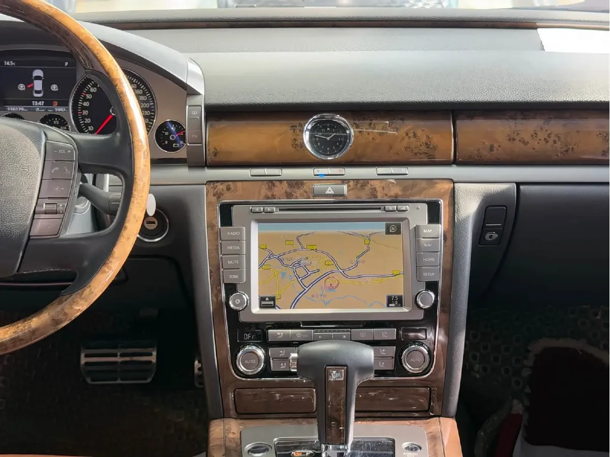 2011 Volkswagen Pheaton 4.2L 335HP V8 6AT,autocango,china used car exporter,china ev exporter,chinese used car exporter,chinese used ev exporter