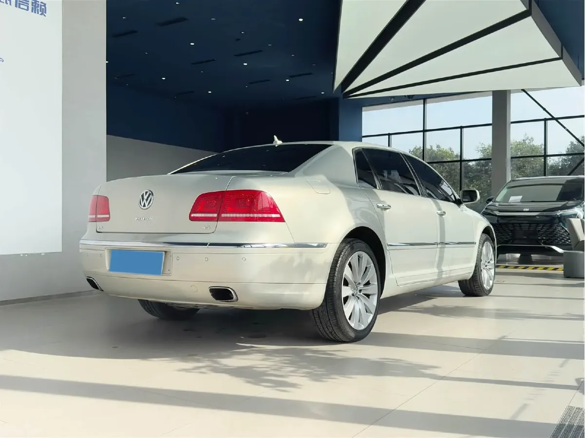 2011 Volkswagen Pheaton 4.2L 335HP V8 6AT,autocango,china used car exporter,china ev exporter,chinese used car exporter,chinese used ev exporter