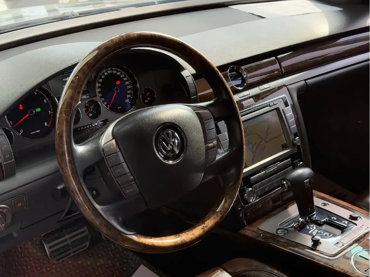 2011 Volkswagen Pheaton 4.2L 335HP V8 6AT,autocango,china used car exporter,china ev exporter,chinese used car exporter,chinese used ev exporter