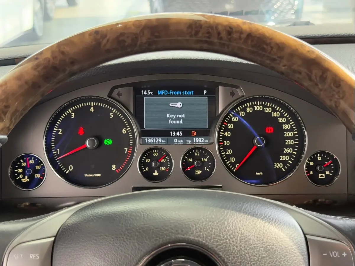 2011 Volkswagen Pheaton 4.2L 335HP V8 6AT,autocango,china used car exporter,china ev exporter,chinese used car exporter,chinese used ev exporter