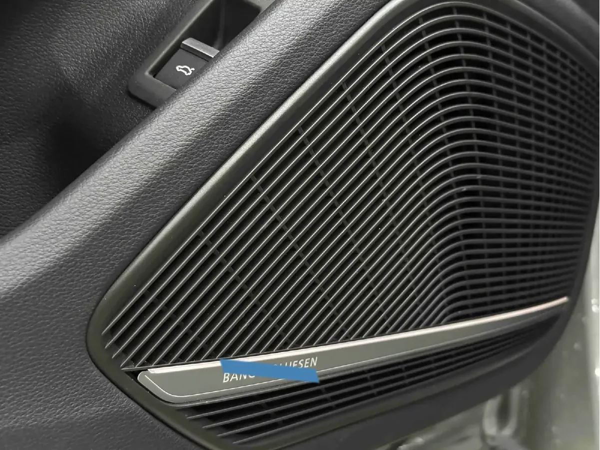 2023 Audi RS 4 2.9T 450HP V6 8AT,autocango,china used car exporter,china ev exporter,chinese used car exporter,chinese used ev exporter