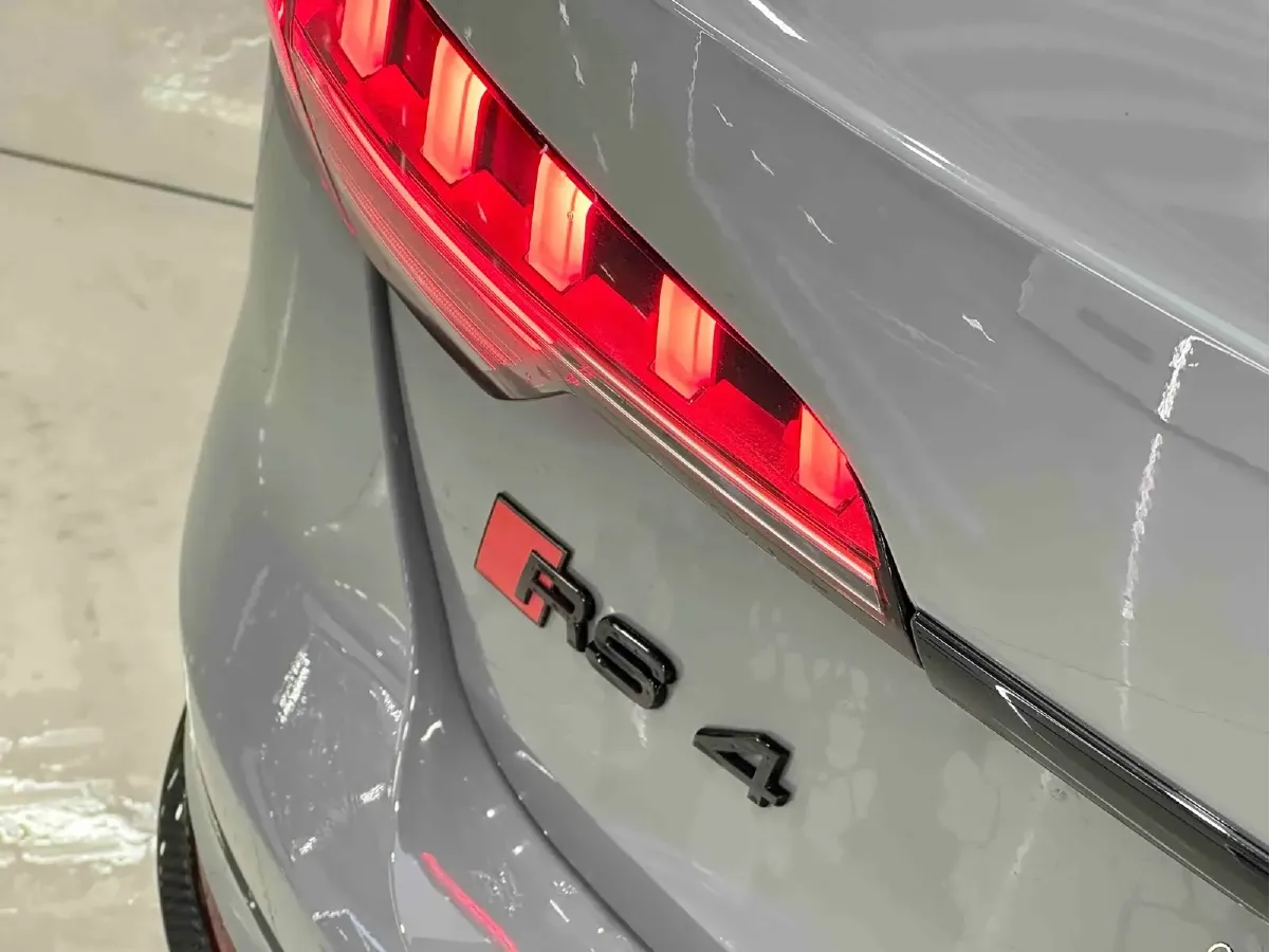 2023 Audi RS 4 2.9T 450HP V6 8AT,autocango,china used car exporter,china ev exporter,chinese used car exporter,chinese used ev exporter