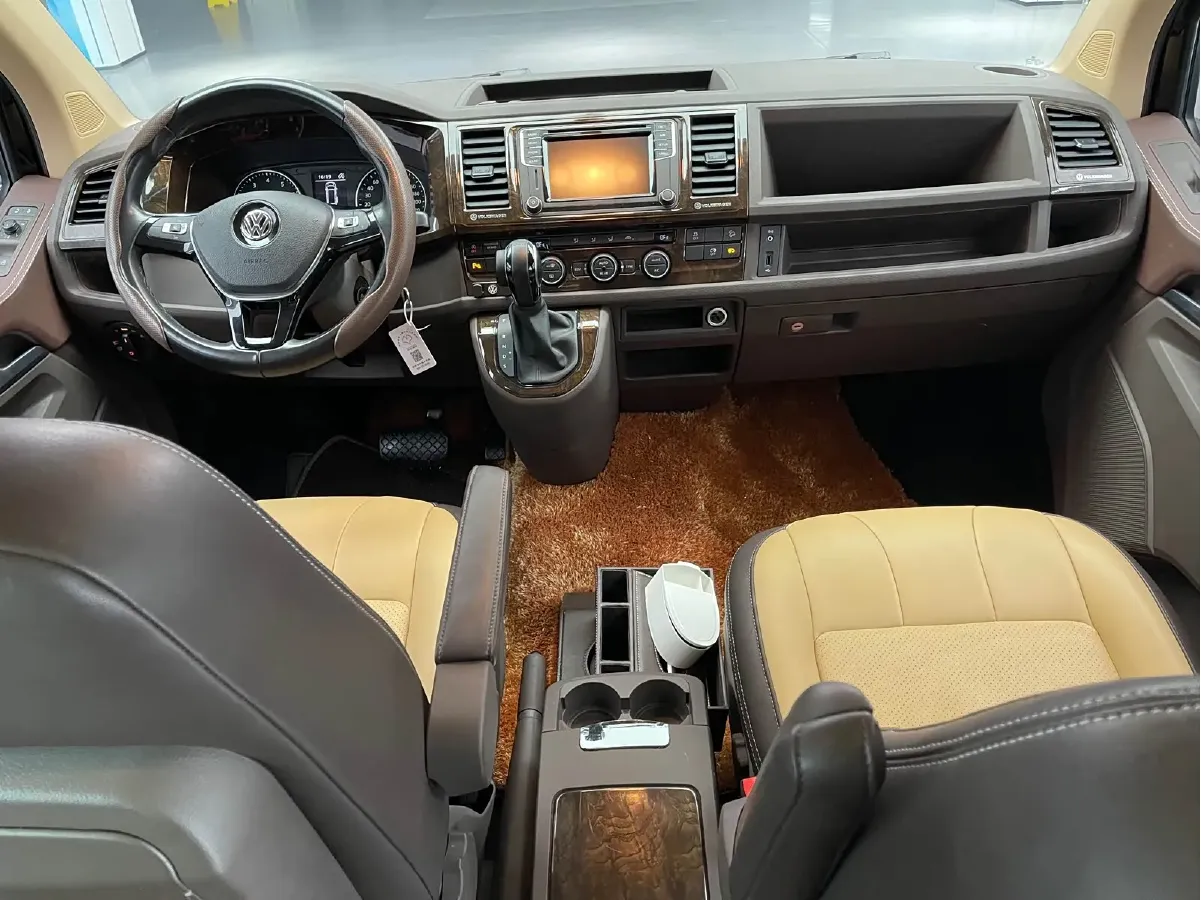 2019 Volkswagen Caravelle 2.0T 204HP L4 7DCT,autocango,china used car exporter,china ev exporter,chinese used car exporter,chinese used ev exporter