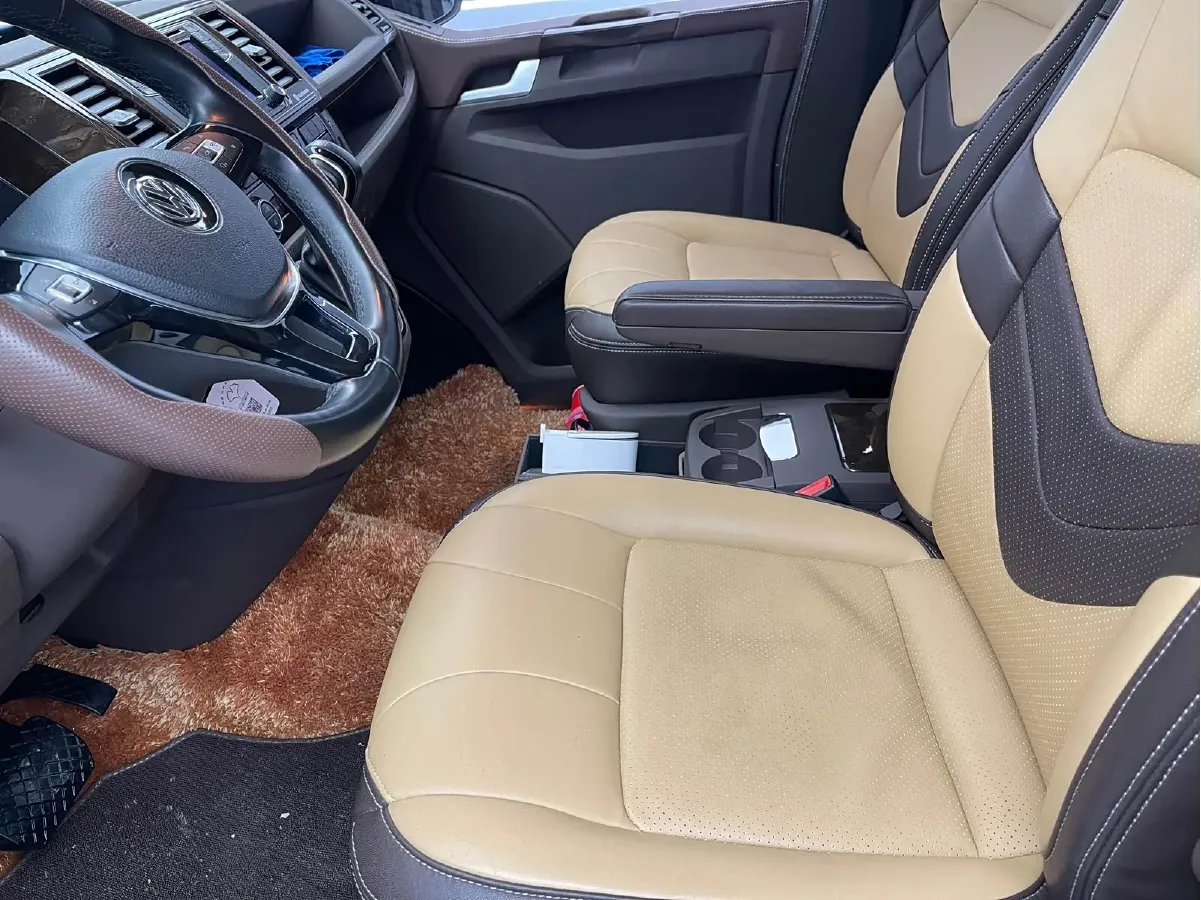 2019 Volkswagen Caravelle 2.0T 204HP L4 7DCT,autocango,china used car exporter,china ev exporter,chinese used car exporter,chinese used ev exporter