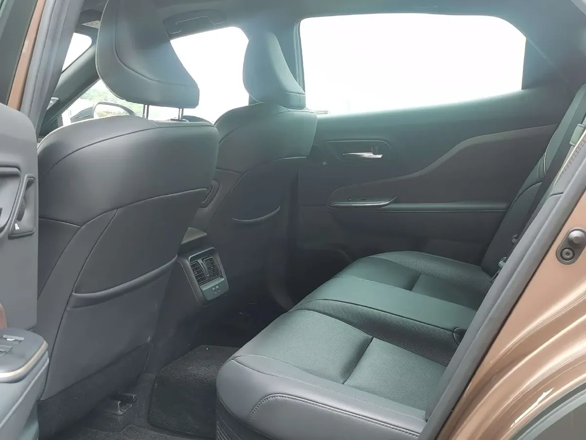 2023 Toyota CrownSportCross 2.5L 185HP L4 E-CVT Hybrid,autocango,china used car exporter,china ev exporter,chinese used car exporter,chinese used ev exporter