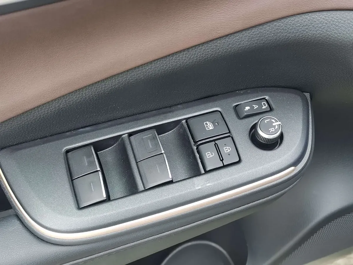 2023 Toyota CrownSportCross 2.5L 185HP L4 E-CVT Hybrid,autocango,china used car exporter,china ev exporter,chinese used car exporter,chinese used ev exporter