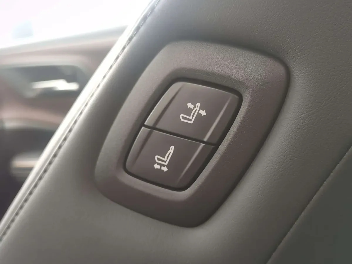 2023 Toyota CrownSportCross 2.5L 185HP L4 E-CVT Hybrid,autocango,china used car exporter,china ev exporter,chinese used car exporter,chinese used ev exporter