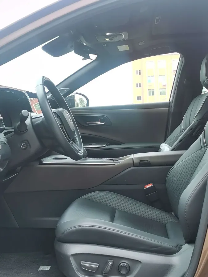 2023 Toyota CrownSportCross 2.5L 185HP L4 E-CVT Hybrid,autocango,china used car exporter,china ev exporter,chinese used car exporter,chinese used ev exporter