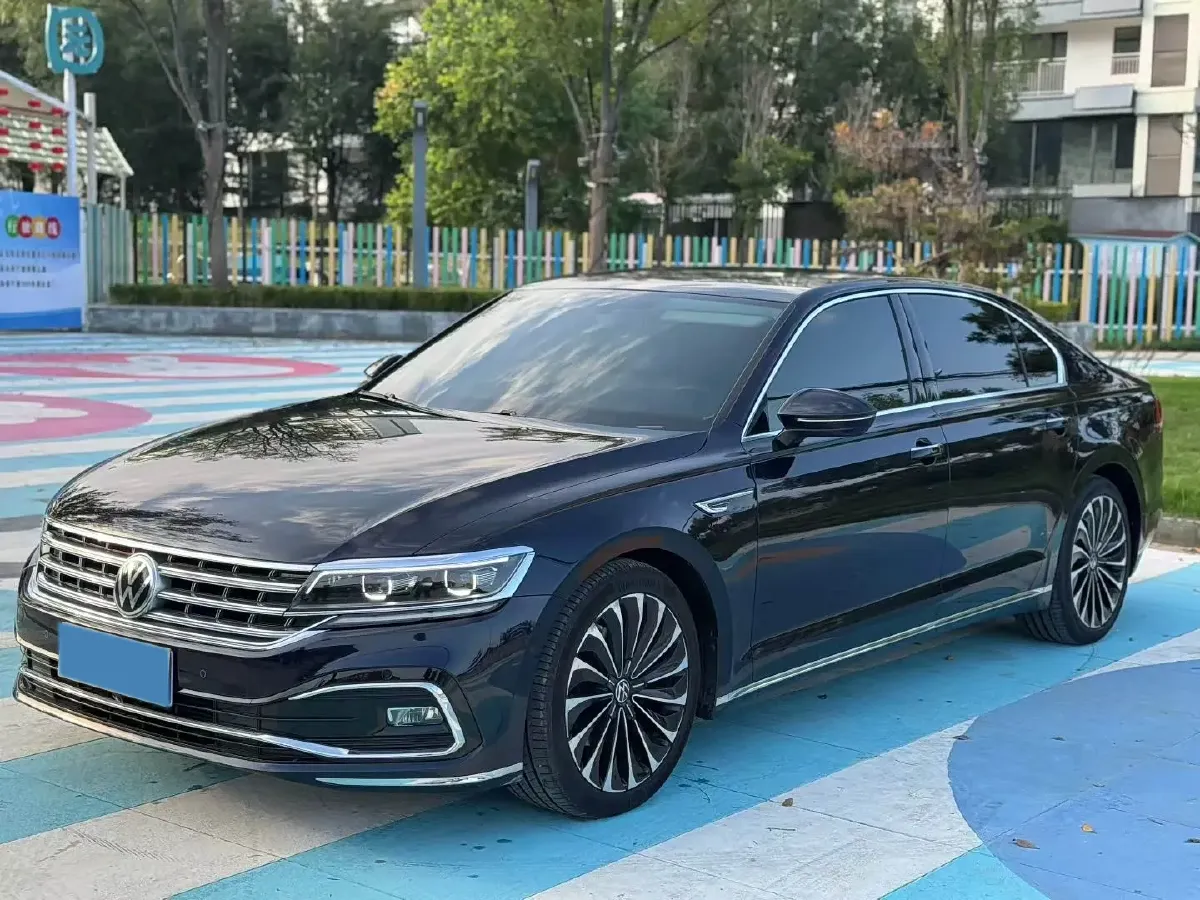 2021 Volkswagen Phideon 2.0T 224HP L4 7DCT,autocango,china used car exporter,china ev exporter,chinese used car exporter,chinese used ev exporter