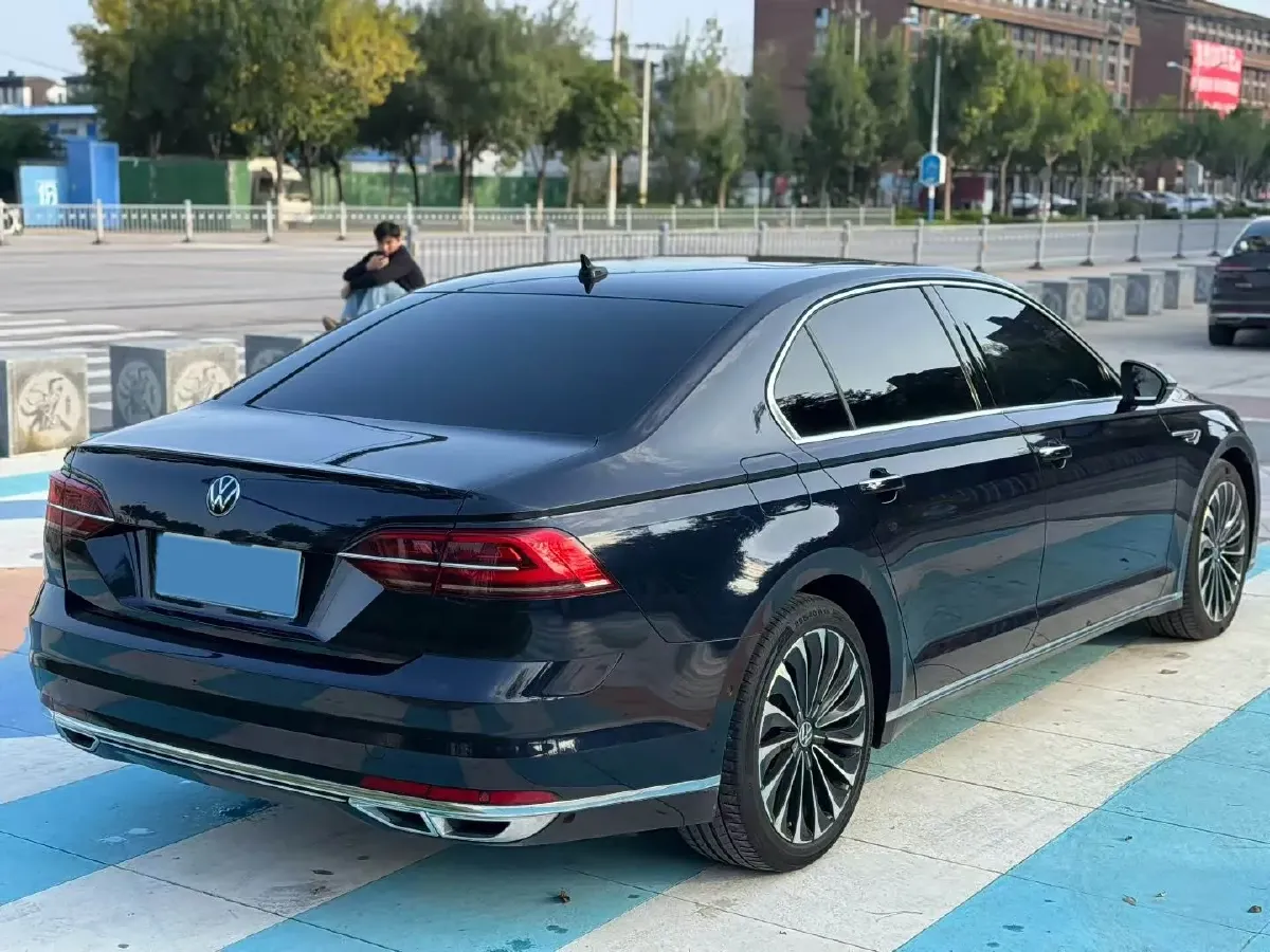 2021 Volkswagen Phideon 2.0T 224HP L4 7DCT,autocango,china used car exporter,china ev exporter,chinese used car exporter,chinese used ev exporter