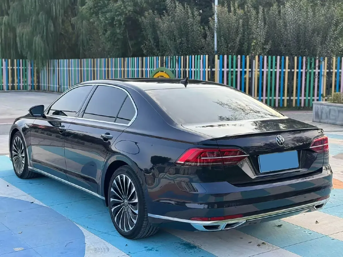 2021 Volkswagen Phideon 2.0T 224HP L4 7DCT,autocango,china used car exporter,china ev exporter,chinese used car exporter,chinese used ev exporter
