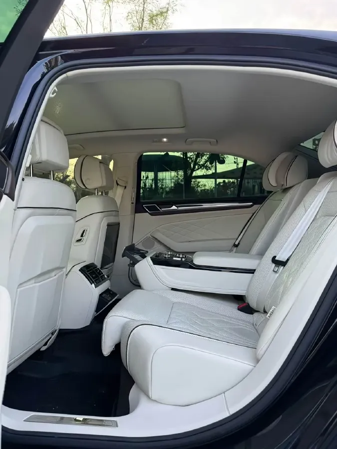 2021 Volkswagen Phideon 2.0T 224HP L4 7DCT,autocango,china used car exporter,china ev exporter,chinese used car exporter,chinese used ev exporter