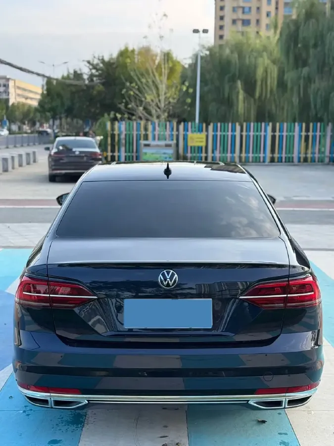 2021 Volkswagen Phideon 2.0T 224HP L4 7DCT,autocango,china used car exporter,china ev exporter,chinese used car exporter,chinese used ev exporter