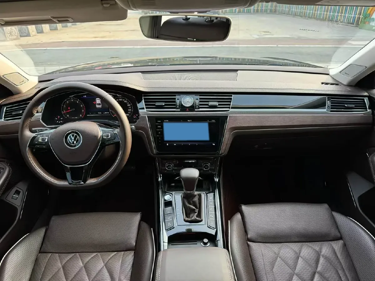 2021 Volkswagen Phideon 2.0T 224HP L4 7DCT,autocango,china used car exporter,china ev exporter,chinese used car exporter,chinese used ev exporter