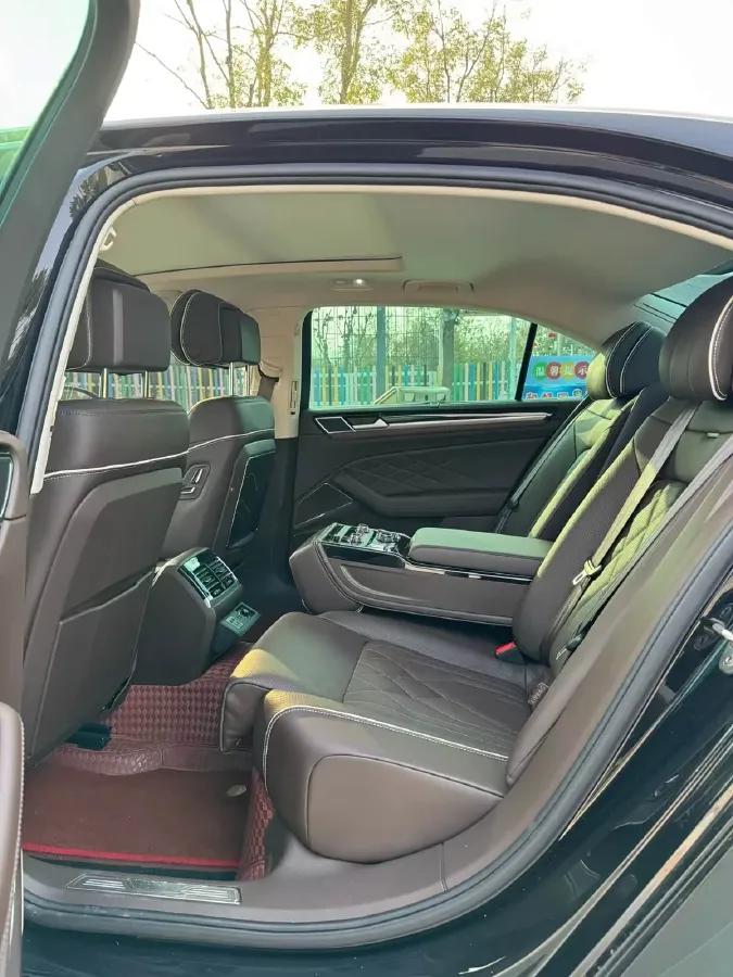 2021 Volkswagen Phideon 2.0T 224HP L4 7DCT,autocango,china used car exporter,china ev exporter,chinese used car exporter,chinese used ev exporter